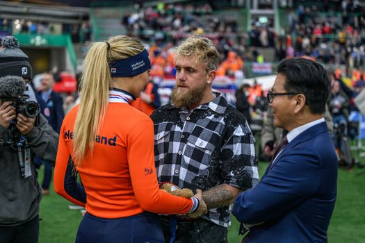 Dolverliefde Jake Paul eert 'allerknapste' vriendin Jutta Leerdam en sneert naar haar haters