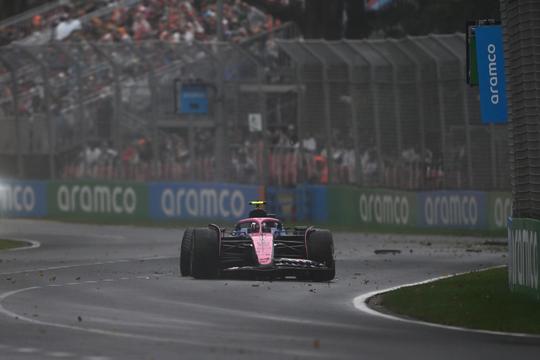 Chaos bij openingsrace Formule 1: zes crashes en grote fout bij McLaren in Grand Prix Australië