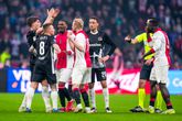 Chaos na rode kaart AZ tegen Ajax: enorm opstootje, Wouter Goes wil wedstrijd staken