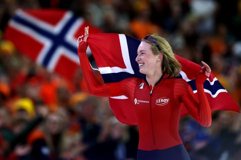 Moegestreden topschaatsers halen met overmacht laatste titels op, zelfs nog baanrecords gereden