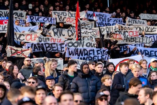Rampscenario in De Klassieker tegen Ajax dreigt door onrust bij Feyenoord: 'Ik krijg net een bericht...'