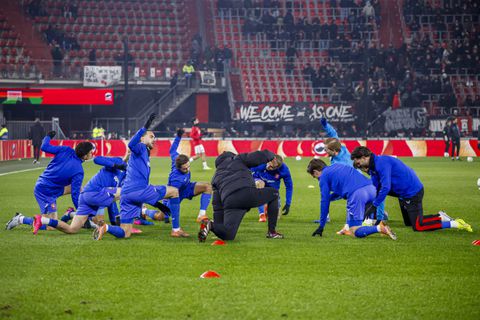 ESPN-analist schiet uit zijn slof na grapje van FC Twente: 'Totaal ongepast, dan sta je gewoon voor lul'