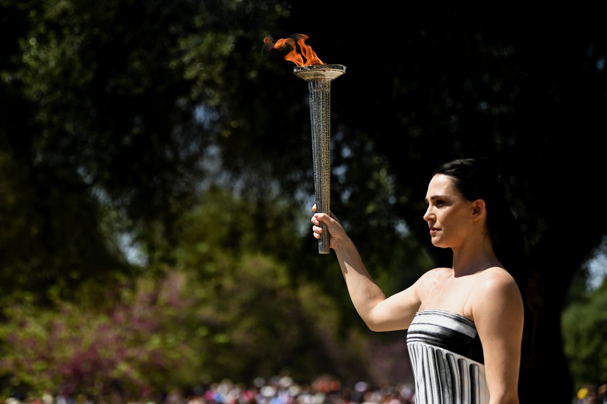 Olympische vlam ontstoken in Griekenland en onderweg naar Parijs