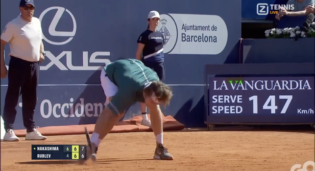 Andrey Rublev verbouwt maar weer eens een racket na nederlaag in Barcelona