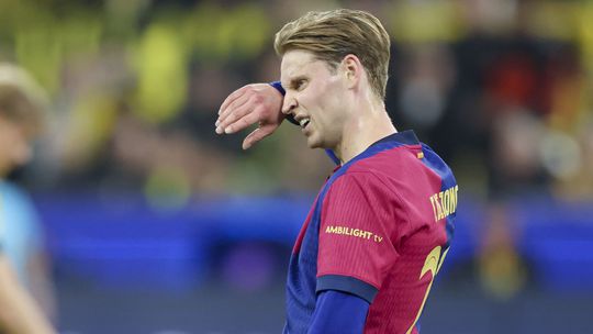 Frenkie de Jong zucht en lacht sarcastisch om opmerking Sam van Royen
