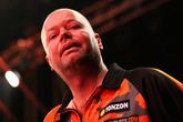 Opmerkelijke actie Raymond van Barneveld bij Premier League Darts in Ahoy: 'Vergeet ik nooit meer'