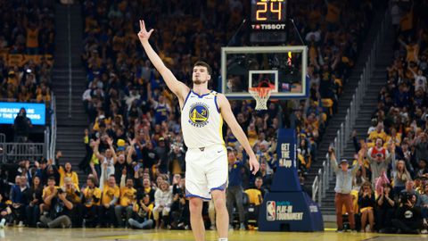 'Batman' en 'Robin' stelen de show voor Golden State Warriors in play-in NBA, grote rol voor Nederlander