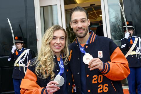 Koppel Joy Beune en Kjeld Nuis ruilt schaatsen in voor supersnel voertuig: 'Samen cruisen'