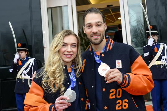 Schaatskoppel Kjeld Nuis en Joy Beune doet grote oproep aan fans: 'Wij hebben voor pure entertainment gezorgd'
