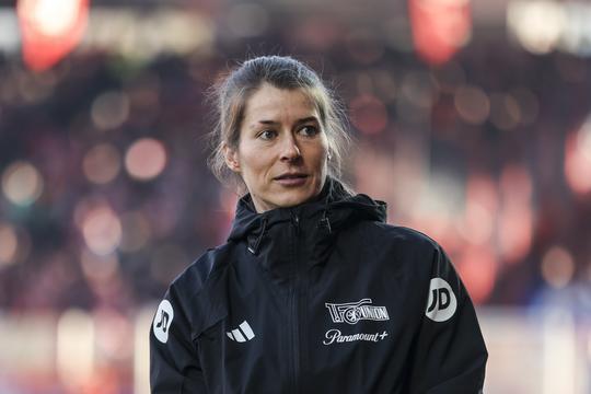 Union Berlin-trainer Marie-Louise Eta spreekt zich uit over online haat: 'Jammer genoeg een algemeen probleem'