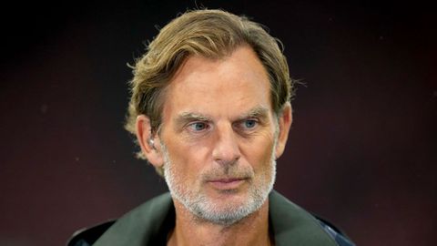 Voetballegende Ronald de Boer schrikt zich rot: 'Kroop er ineens een grote rat over mijn gezicht'