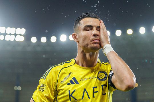Zorgen om topvoetballer Cristiano Ronaldo (41) tijdens wedstrijd: 'Hij had niet eens terug moeten komen'