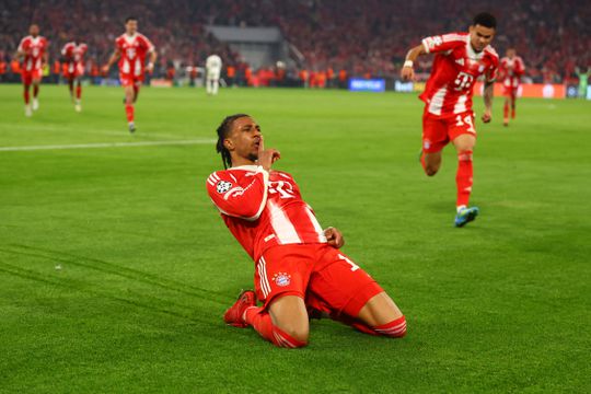 Veldbestorming na Bayern-zege zorgt voor gewonden: fotografen met blauwe plekken en hoofdwond