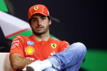 Weggestuurde Carlos Sainz weet nog niet waar zijn toekomst ligt na Ferrari: 'Er zit geen vaart in'
