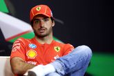 Weggestuurde Carlos Sainz weet nog niet waar zijn toekomst ligt na Ferrari: 'Er zit geen vaart in' featured image