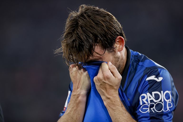 EK voetbal in gevaar voor Marten de Roon? Trainer van Atalanta Bergamo vreest het ergste voor Oranje-international