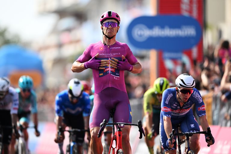 Giro d'Italia, etappe 13 | Biljartvlakke rit wijst op koninklijke massasprint