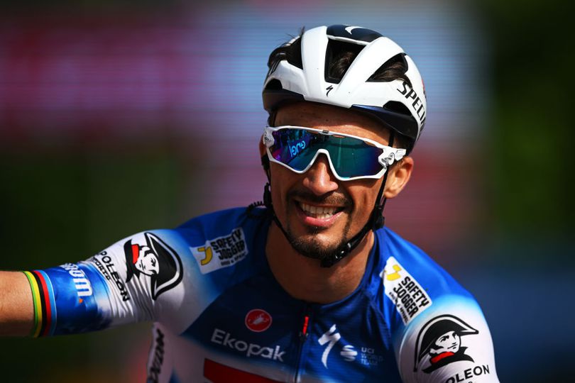 Julian Alaphilippe voltooit trilogie na prachtige overwinning in Giro: 'Ik had dit niet gepland'