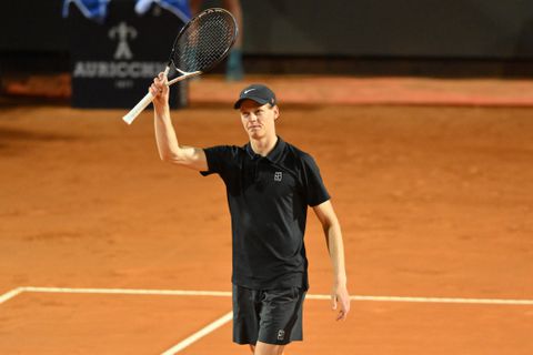 Van schorsing teruggekeerde toptennisser Jannik Sinner zet met finaleplaats in Rome unieke reeks neer