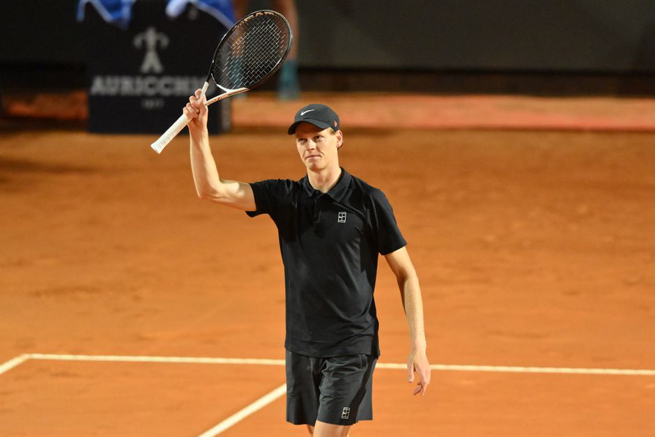 Van schorsing teruggekeerde toptennisser Jannik Sinner zet met finaleplaats in Rome unieke reeks neer