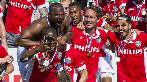 'Er kwamen ongelooflijk veel emoties los': voormalig PSV-kampioen blikt terug op zinderende ontknoping