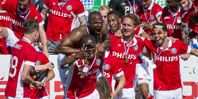 Zenuwslopende titelstrijd tussen PSV en Ajax in 2016 herhaalt zich: 'Kwamen ongelooflijk veel emoties los'