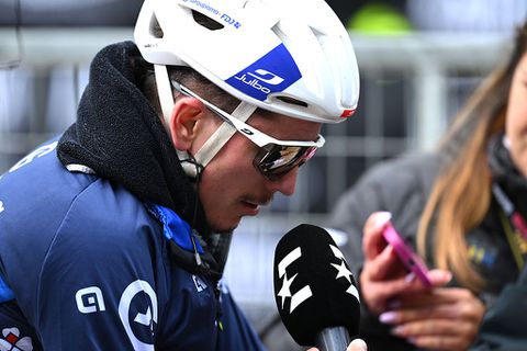 Woeste wielrenner haalt in Giro na pijnlijk moment uit naar jury: 'Ben je dom ofzo?'