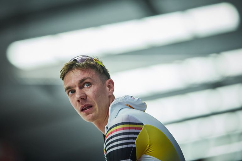 Olympisch schaatskampioen deelt zeer onthullende beelden: 'Nog nooit zoveel pijn gehad'