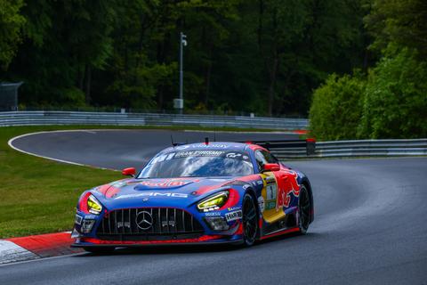 Max Verstappen komt met de schrik vrij tijdens eerste meters in 24 uur van Nürburgring