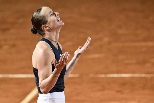 Toptennisster grapt over beroemde partner na winst grote titel: 'Hij zegt dat ik erg slecht ben in speechen'