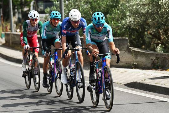 Live Giro d'Italia | Avonturiers ruiken kansen in geniepige heuvelrit