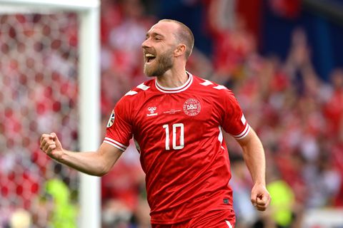 Christian Eriksen zorgt voor kippenvelmomentje bij terugkeer op EK