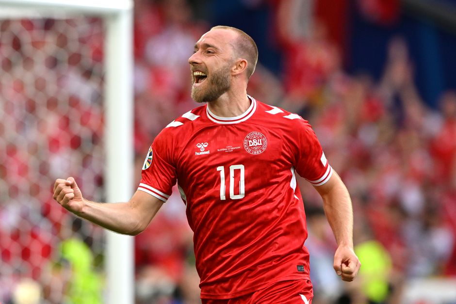 Christian Eriksen zorgt voor kippenvelmomentje bij terugkeer op EK