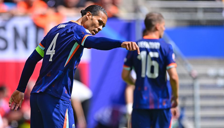 Virgil van Dijk uit kritiek na zege op Polen: 'Die bal mag er nooit zo in'