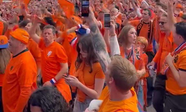 Uitzinnige Oranje-fans trekken massaal door Hamburg: bekijk hier de beelden van het Nederlandse feestje
