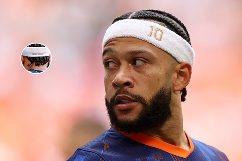 Memphis Depay showt op EK in gouden letters typische boodschap op veelbesproken zweetband