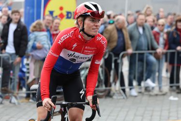 Demi Vollering bekroont topvorm in Ronde van Zwitserland met dubbele zege op slotdag