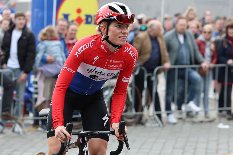 Demi Vollering zet topvorm door en wint ook tweede etappe van Ronde van Zwitserland