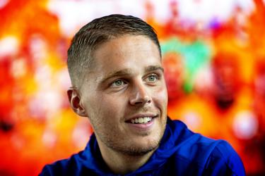 Vrienden van Joey Veerman brengen lach op zijn gezicht na minder EK-debuut: 'Die hebben het naar hun zin!'