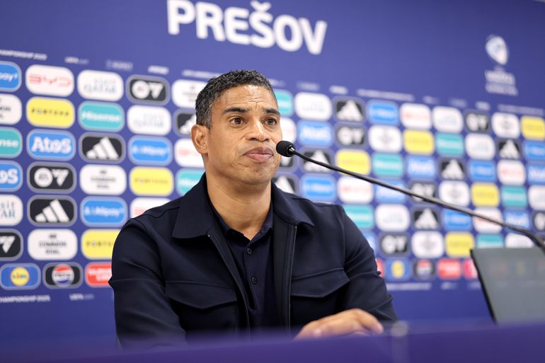 Jong Oranje-coach Michael Reiziger gewezen op mogelijke 'blunder': 'Daar ga ik niet in mee'