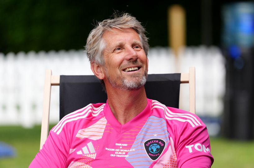 Voormalig Ajax-directeur Edwin van der Sar deelt foto's van terugkeer op het oude nest image