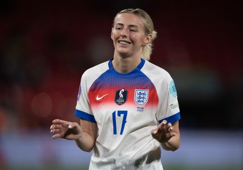 Sterspeelster van ploeg van Sarina Wiegman deelt jaloersmakende beelden van vakantie voor EK