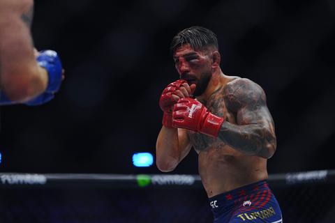 UFC-ster Topuria (29) deelt openhartige update na zware verwondingen: 'Dat heb jij gedaan'
