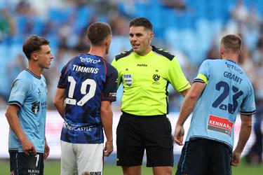 FIFA rondt onderzoek af en doet uitspraak over omstreden gebaar WK-scheidsrechter