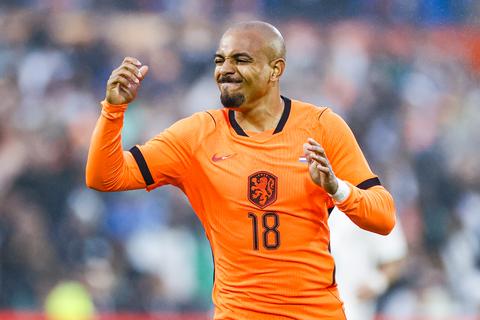 Oranje-spits Donyell Malen geeft inkijkje in 'geheime autogarage': 'Zo over de top'