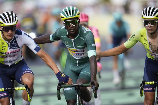 Biniam Girmay na valpartij in laatste sprintetappe van de Tour de France: 'Ik remde nog zo hard als ik kon'