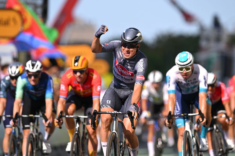 Mathieu van der Poel helpt Jasper Philipsen met fantastische lead-out aan derde etappezege in Tour de France