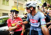 Klagende en 'onwetende' Mathieu van der Poel krijgt ook zelf de schuld: 'Soms moet je dat doen'