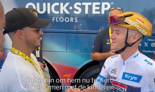 Oud-topvoetballer (34) duikt op in Tour de France en is fan van landgenoot: 'Ik bewonder hem'