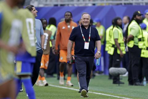 Dick Advocaat moet contract voor het leven krijgen als bondscoach van Curaçao: 'Laat hem het lekker bepalen'